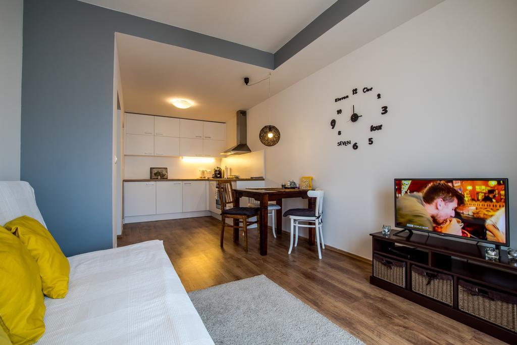 Old Town Modern Apartment By Kovee Bratislava Bagian luar foto
