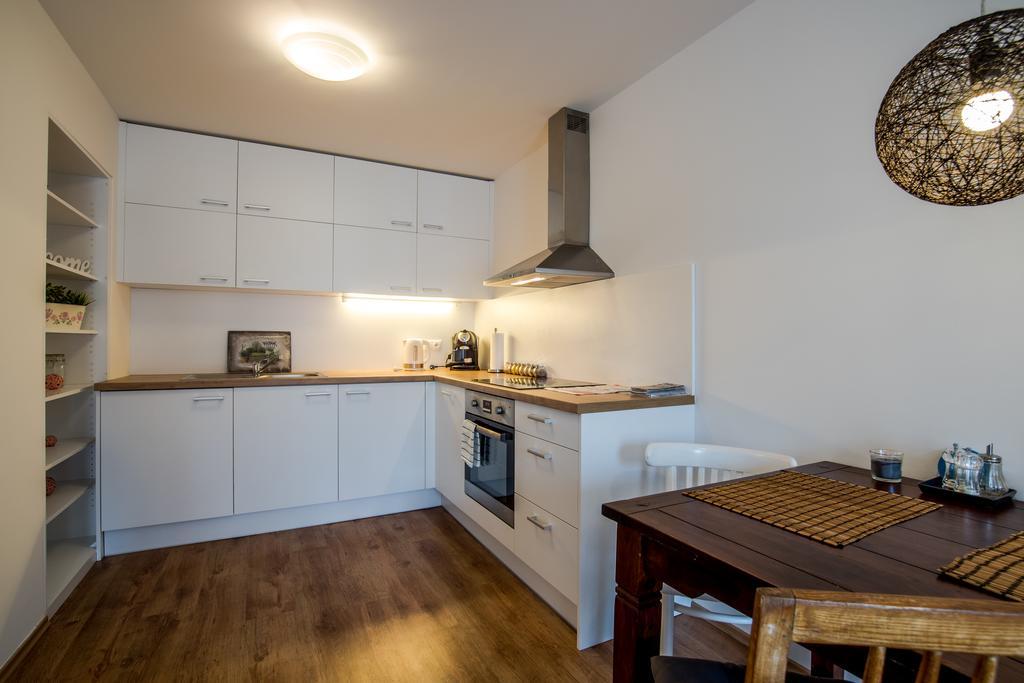 Old Town Modern Apartment By Kovee Bratislava Bagian luar foto