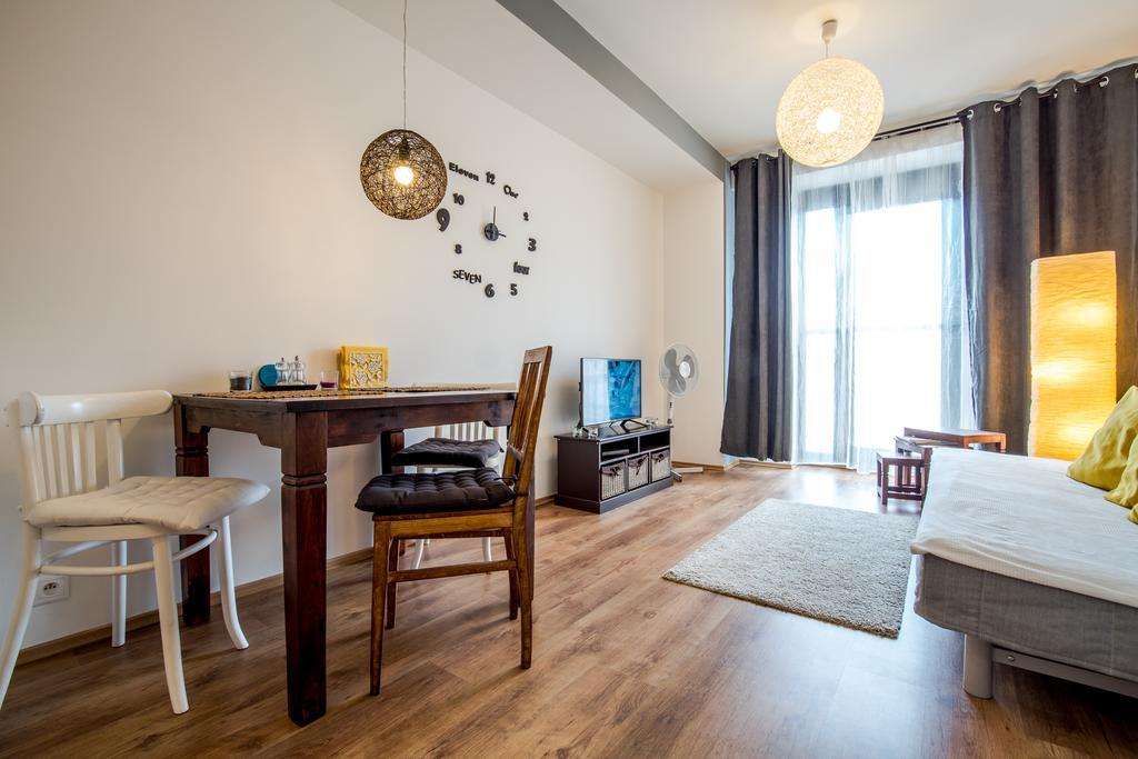 Old Town Modern Apartment By Kovee Bratislava Bagian luar foto