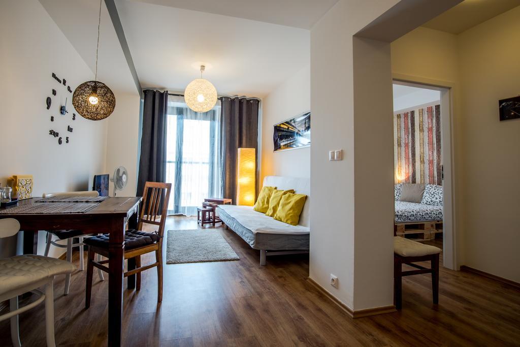 Old Town Modern Apartment By Kovee Bratislava Bagian luar foto